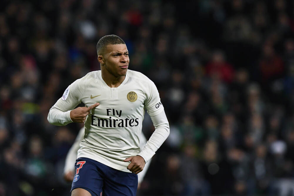 [新华社] 李强主持召开国务院常务会议